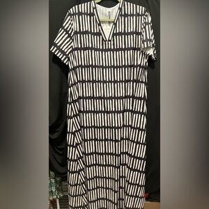 Modern Short Sleeve V-Neck Maxi Dress